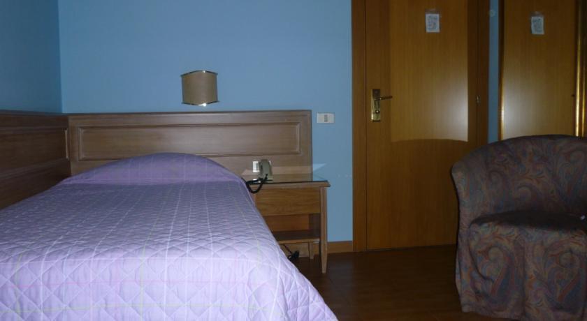 Hotel Ascot Binasco Exterior photo